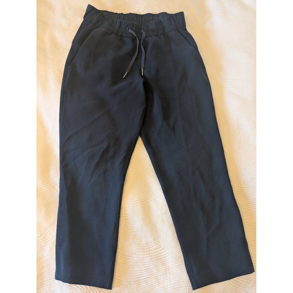 lululemon Relaxed Fit Joggers – Size 4